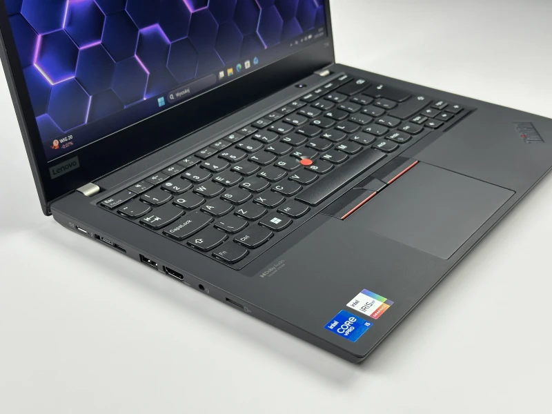 Lenovo ThinkPad T14 Gen 2 z i5-1145G7, grafiką Intel Iris Xe i ekranem 14" FHD. Lekki laptop biznesowy z pamięcią DDR4 i obsługą Thunderbolt 4.