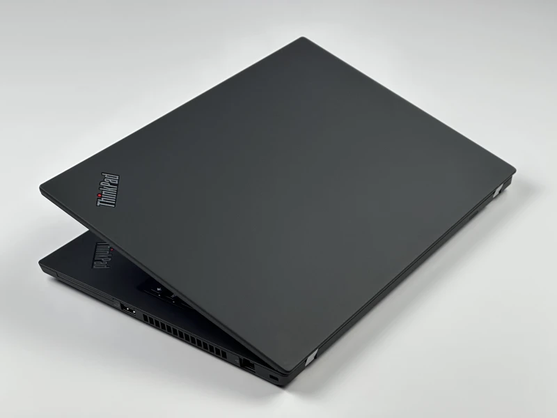 Lenovo ThinkPad T14 Gen 2 z i5-1145G7, grafiką Intel Iris Xe i ekranem 14" FHD. Lekki laptop biznesowy z pamięcią DDR4 i obsługą Thunderbolt 4.