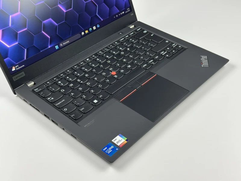 Lenovo ThinkPad T14 Gen 2 z i5-1145G7, grafiką Intel Iris Xe i ekranem 14" FHD. Lekki laptop biznesowy z pamięcią DDR4 i obsługą Thunderbolt 4.