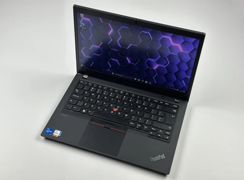 Lenovo ThinkPad T14 Gen 2 z i5-1145G7, grafiką Intel Iris Xe i ekranem 14" FHD. Lekki laptop biznesowy z pamięcią DDR4 i obsługą Thunderbolt 4.