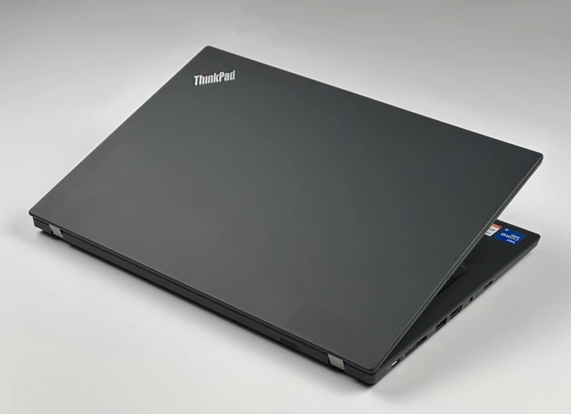 Lenovo ThinkPad T14 Gen 2 z i5-1145G7, grafiką Intel Iris Xe i ekranem 14" FHD. Lekki laptop biznesowy z pamięcią DDR4 i obsługą Thunderbolt 4.
