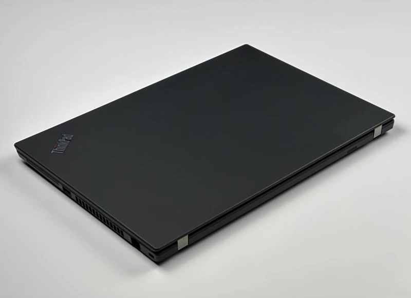 Lenovo ThinkPad T14 Gen 2 z i5-1145G7, grafiką Intel Iris Xe i ekranem 14" FHD. Lekki laptop biznesowy z pamięcią DDR4 i obsługą Thunderbolt 4.