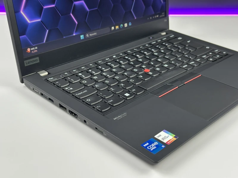 Lenovo ThinkPad T14 Gen 2 z i5-1145G7, grafiką Intel Iris Xe i ekranem 14" FHD. Lekki laptop biznesowy z pamięcią DDR4 i obsługą Thunderbolt 4.