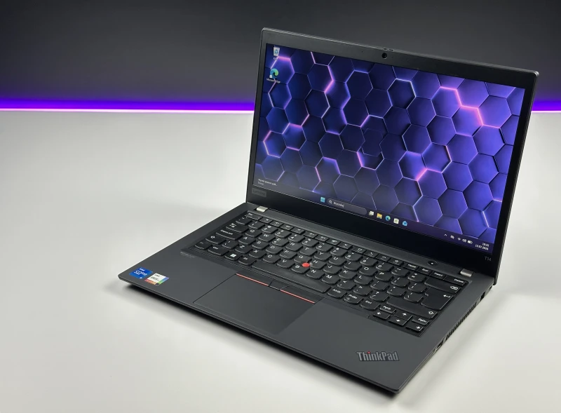 Lenovo ThinkPad T14 Gen 2 z i5-1145G7, grafiką Intel Iris Xe i ekranem 14" FHD. Lekki laptop biznesowy z pamięcią DDR4 i obsługą Thunderbolt 4.