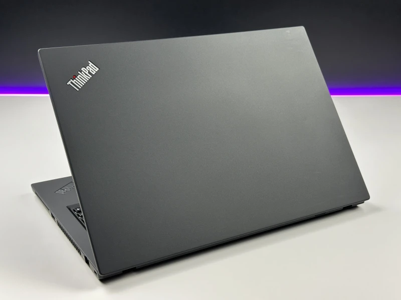 Lenovo ThinkPad T14 Gen 2 z i5-1145G7, grafiką Intel Iris Xe i ekranem 14" FHD. Lekki laptop biznesowy z pamięcią DDR4 i obsługą Thunderbolt 4.
