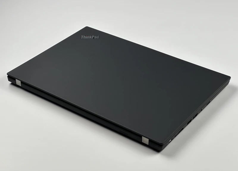Lenovo ThinkPad T14 Gen 2 z i5-1145G7, grafiką Intel Iris Xe i ekranem 14" FHD. Lekki laptop biznesowy z pamięcią DDR4 i obsługą Thunderbolt 4.