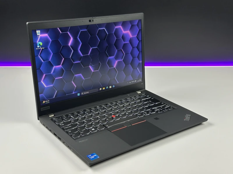 Lenovo ThinkPad T14 Gen 2 z i5-1145G7, grafiką Intel Iris Xe i ekranem 14" FHD. Lekki laptop biznesowy z pamięcią DDR4 i obsługą Thunderbolt 4.