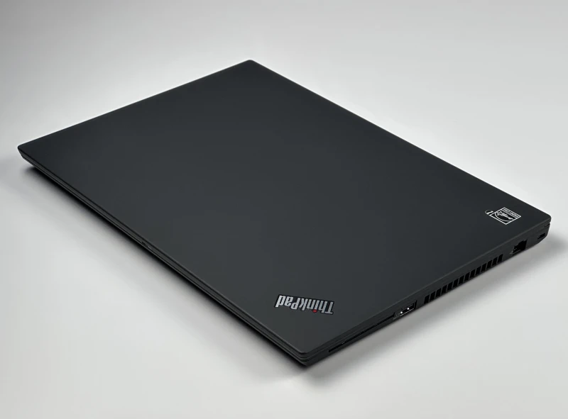 Lenovo ThinkPad T14 Gen 2 z i5-1145G7, grafiką Intel Iris Xe i ekranem 14" FHD. Lekki laptop biznesowy z pamięcią DDR4 i obsługą Thunderbolt 4.