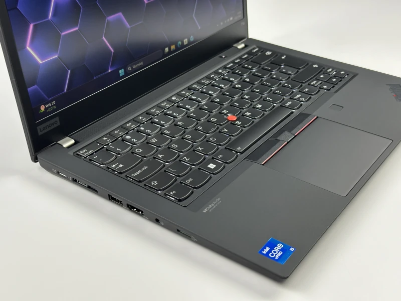 Lenovo ThinkPad T14 Gen 2 z i5-1145G7, grafiką Intel Iris Xe i ekranem 14" FHD. Lekki laptop biznesowy z pamięcią DDR4 i obsługą Thunderbolt 4.