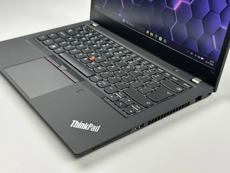 Lenovo ThinkPad T14 Gen 2 z i5-1145G7, grafiką Intel Iris Xe i ekranem 14" FHD. Lekki laptop biznesowy z pamięcią DDR4 i obsługą Thunderbolt 4.