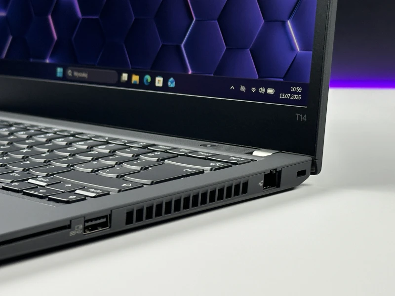Lenovo ThinkPad T14 Gen 2 z i5-1145G7, grafiką Intel Iris Xe i ekranem 14" FHD. Lekki laptop biznesowy z pamięcią DDR4 i obsługą Thunderbolt 4.
