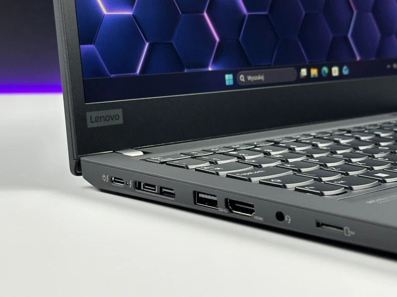 Lenovo ThinkPad T14 Gen 2 z i5-1145G7, grafiką Intel Iris Xe i ekranem 14" FHD. Lekki laptop biznesowy z pamięcią DDR4 i obsługą Thunderbolt 4.