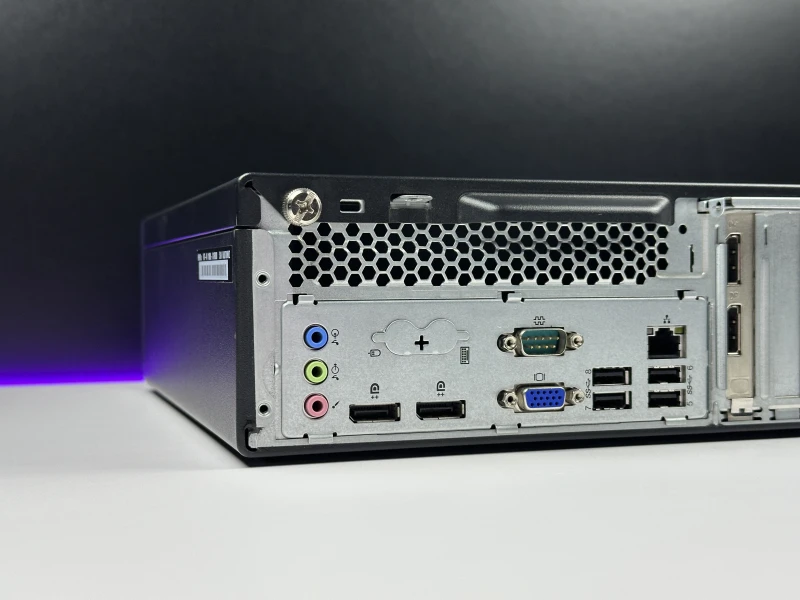 Lenovo ThinkCentre M910s SFF z i7-7700, GeForce GT 730 i DVD. Biznesowy oraz kompaktowy komputer z łatwym dostępem do podzespołów.