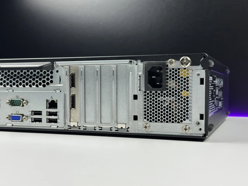 Lenovo ThinkCentre M910s SFF z i7-7700, GeForce GT 730 i DVD. Biznesowy oraz kompaktowy komputer z łatwym dostępem do podzespołów.