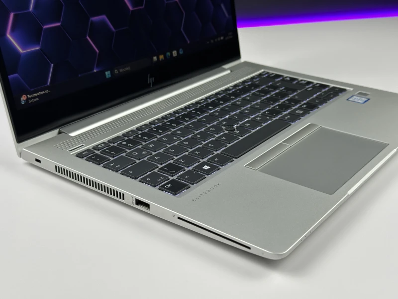 HP EliteBook 840 G5 z dotykowym ekranem i modemem LTE. Aluminiowa obudowa, Intel UHD Graphics 620 oraz wysoka kultura pracy.