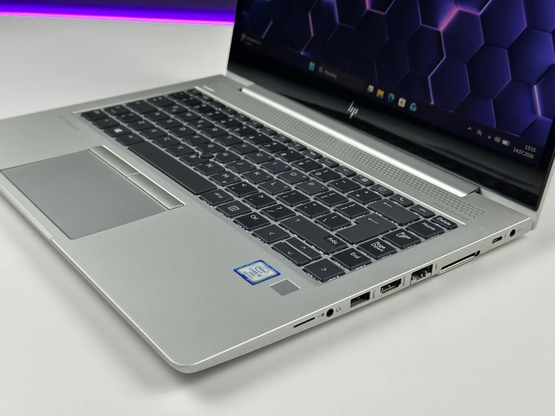 HP EliteBook 840 G5 z dotykowym ekranem i modemem LTE. Aluminiowa obudowa, Intel UHD Graphics 620 oraz wysoka kultura pracy.