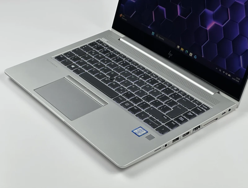 HP EliteBook 840 G5 z dotykowym ekranem i modemem LTE. Aluminiowa obudowa, Intel UHD Graphics 620 oraz wysoka kultura pracy.