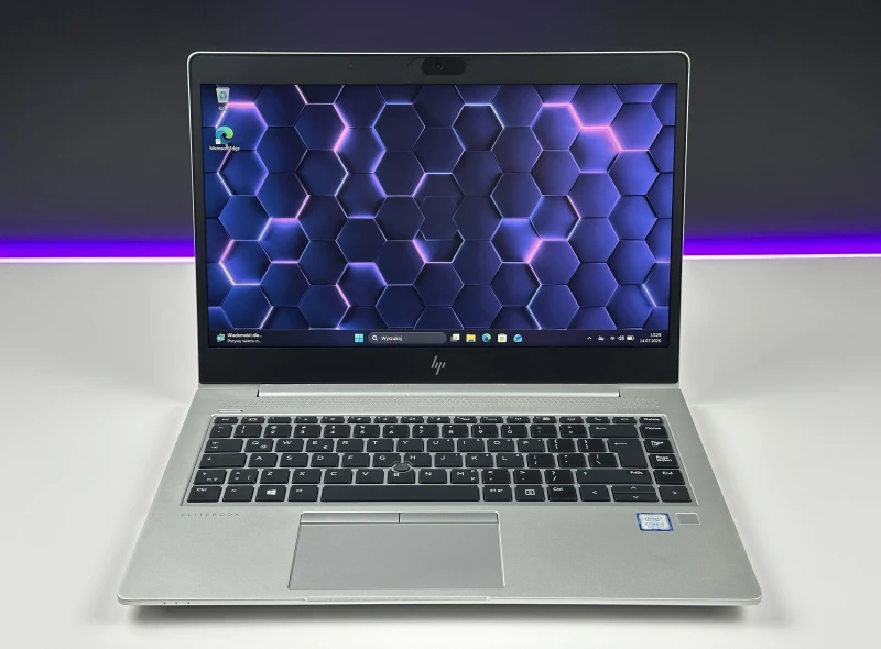 HP EliteBook 840 G5 z i5-8250U i ekranem 14" FHD. Biznesowy laptop z Intel UHD Graphics 620, złączem Thunderbolt 3 i smukłą konstrukcją.
