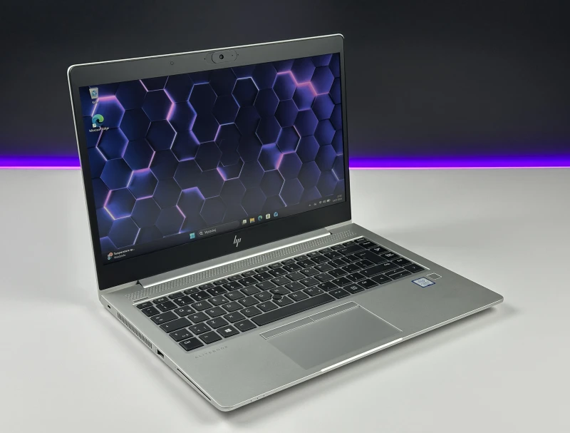 HP EliteBook 840 G5 z i5-8250U i ekranem 14" FHD. Biznesowy laptop z Intel UHD Graphics 620, złączem Thunderbolt 3 i smukłą konstrukcją.