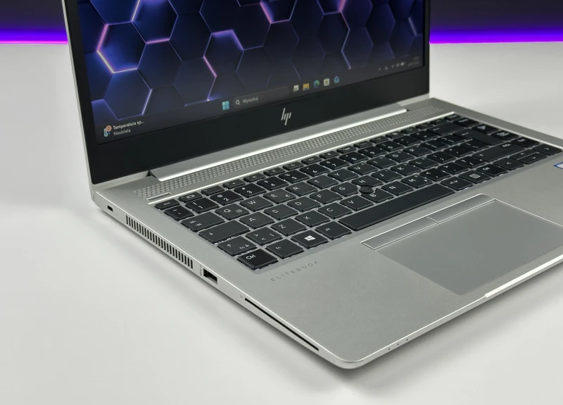 HP EliteBook 840 G5 z i5-8250U i ekranem 14" FHD. Biznesowy laptop z Intel UHD Graphics 620, złączem Thunderbolt 3 i smukłą konstrukcją.