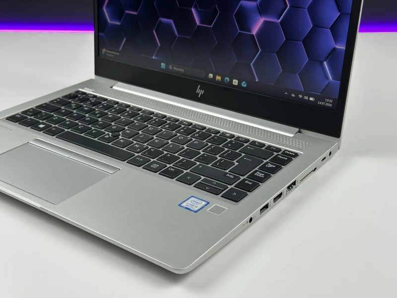 HP EliteBook 840 G5 z i5-8250U i ekranem 14" FHD. Biznesowy laptop z Intel UHD Graphics 620, złączem Thunderbolt 3 i smukłą konstrukcją.