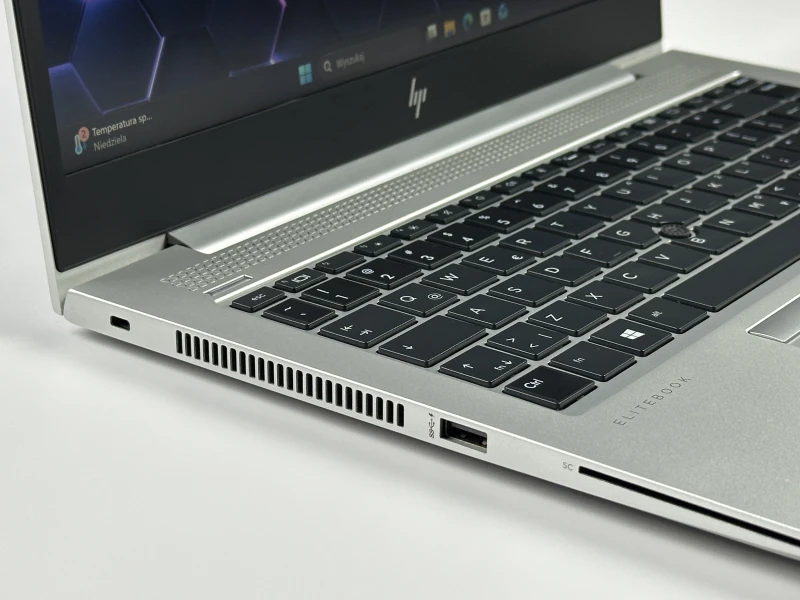 HP EliteBook 840 G5 z i5-8250U i ekranem 14" FHD. Biznesowy laptop z Intel UHD Graphics 620, złączem Thunderbolt 3 i smukłą konstrukcją.