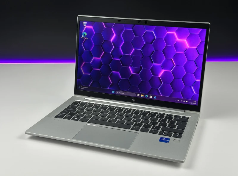 HP EliteBook 830 G8 z i7-1165G7, 13.3" FHD Sure View. Kompaktowy laptop biznesowy z funkcją ochrony prywatności ekranu i lekką konstrukcją.