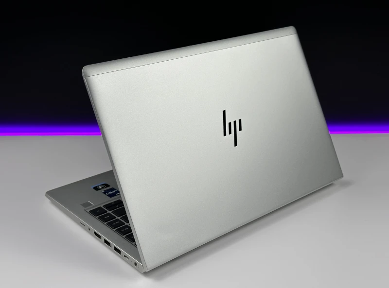 HP EliteBook 640 G9 z i5-1235U, ekranem 14" FHD i LTE. Biznesowy laptop z klawiaturą US oraz dwoma slotami SO-DIMM do łatwej rozbudowy RAM.