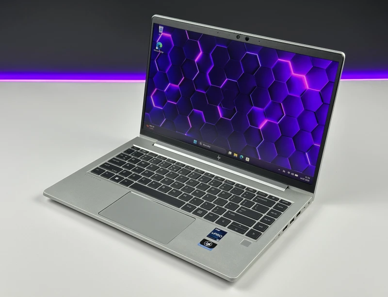 HP EliteBook 640 G9 z i5-1235U, ekranem 14" FHD i LTE. Biznesowy laptop z klawiaturą US oraz dwoma slotami SO-DIMM do łatwej rozbudowy RAM.