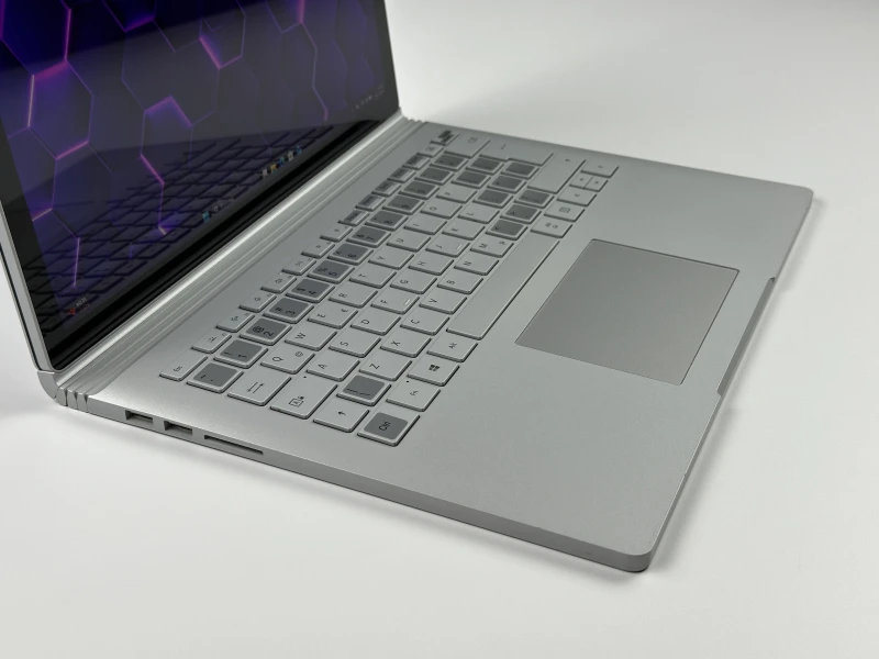 Microsoft Surface Book 3 – i7-1065G7, GTX 1650 (4GB) i dotykowa matryca 3000x2000. Moc laptopa, wygoda tabletu – twórz bez ograniczeń! ✨