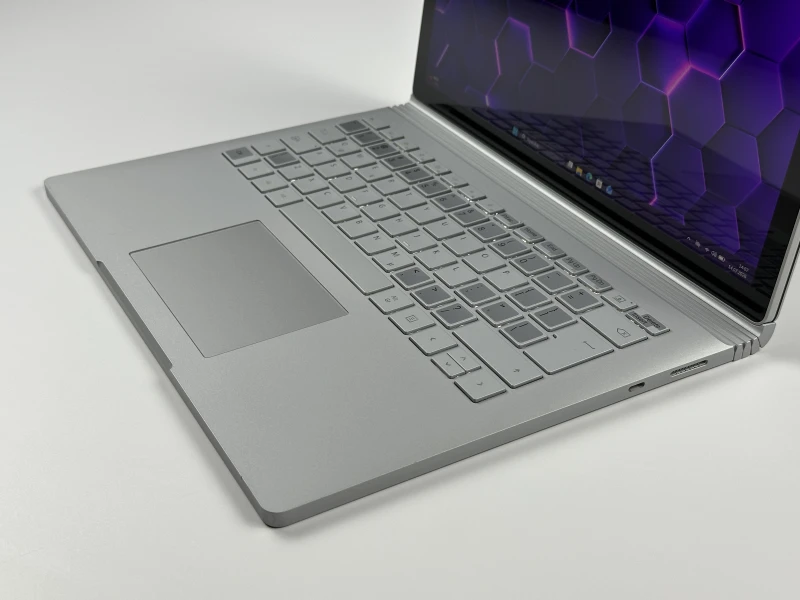 Microsoft Surface Book 3 – i7-1065G7, GTX 1650 (4GB) i dotykowa matryca 3000x2000. Moc laptopa, wygoda tabletu – twórz bez ograniczeń! ✨