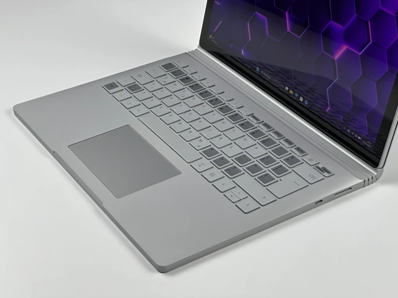 Microsoft Surface Book 3 – i7-1065G7, GTX 1650 (4GB) i dotykowa matryca 3000x2000. Moc laptopa, wygoda tabletu – twórz bez ograniczeń! ✨
