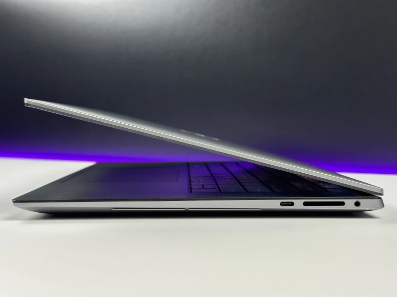 Dell Precision 5570 z i7-12800H, dotykowym ekranem 15.6" 4K UHD+ i RTX A2000 8GB. Smukła stacja robocza z klawiaturą US i pamięcią DDR5.