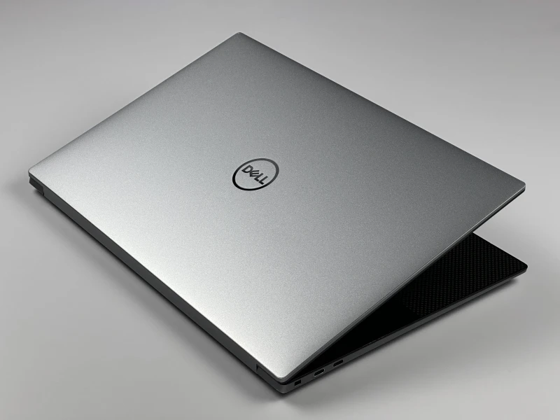Dell Precision 5570 z i7-12800H, dotykowym ekranem 15.6" 4K UHD+ i RTX A2000 8GB. Smukła stacja robocza z klawiaturą US i pamięcią DDR5.
