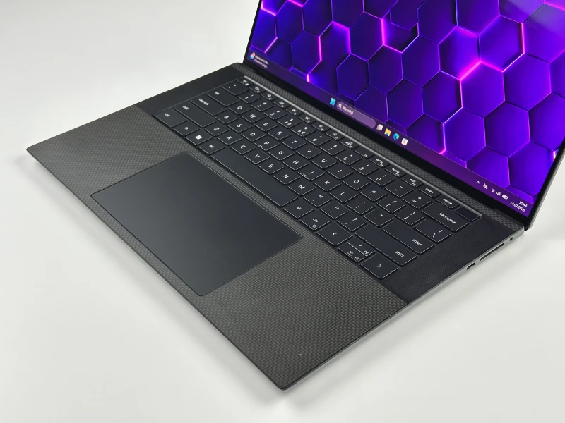 Dell Precision 5570 z i7-12800H, dotykowym ekranem 15.6" 4K UHD+ i RTX A2000 8GB. Smukła stacja robocza z klawiaturą US i pamięcią DDR5.