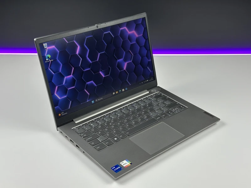 Lenovo ThinkBook 14 G2 ITL z i7-1165G7 - ekranem 14" FHD i grafiką Intel Iris Xe. Laptop biznesowy z czytnikiem linii papilarnych i szybkim Wi-Fi 6.