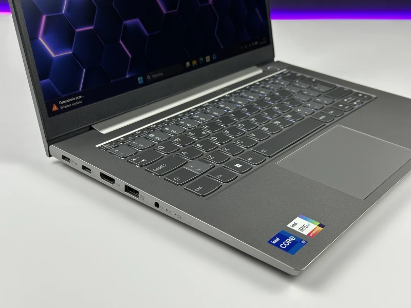 Lenovo ThinkBook 14 G2 ITL z i7-1165G7 - ekranem 14" FHD i grafiką Intel Iris Xe. Laptop biznesowy z czytnikiem linii papilarnych i szybkim Wi-Fi 6.