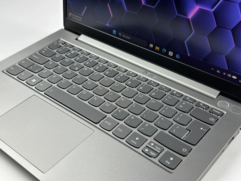 Lenovo ThinkBook 14 G2 ITL z i7-1165G7 - ekranem 14" FHD i grafiką Intel Iris Xe. Laptop biznesowy z czytnikiem linii papilarnych i szybkim Wi-Fi 6.