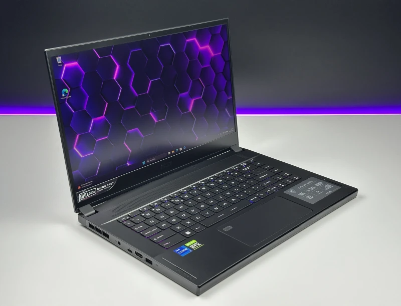 MSI Stealth GS66 12UHS - i7-12700H, QHD 240Hz, RTX 3080 Ti. Laptop gamingowy z klawiaturą RGB, czytnikiem linii papilarnych i aluminiową obudową.