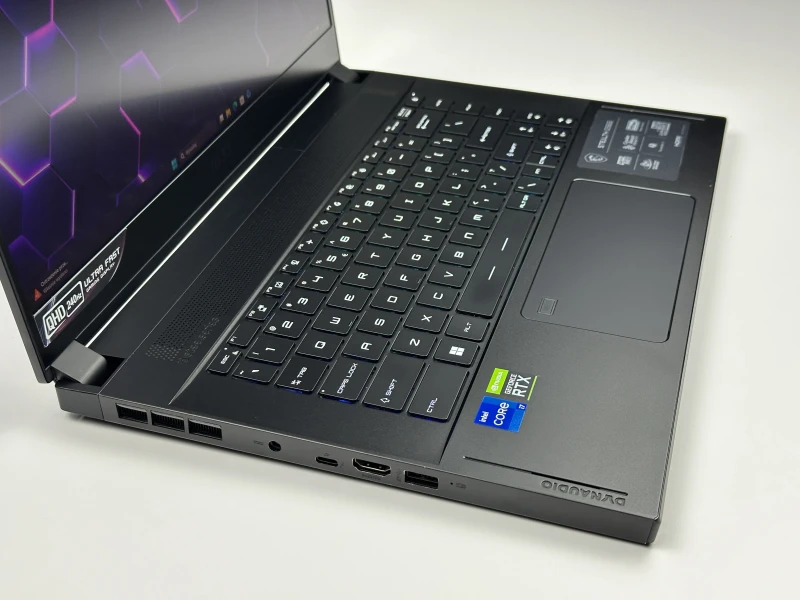 MSI Stealth GS66 12UHS - i7-12700H, QHD 240Hz, RTX 3080 Ti. Laptop gamingowy z klawiaturą RGB, czytnikiem linii papilarnych i aluminiową obudową.