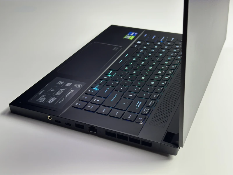 MSI Stealth GS66 12UHS - i7-12700H, QHD 240Hz, RTX 3080 Ti. Laptop gamingowy z klawiaturą RGB, czytnikiem linii papilarnych i aluminiową obudową. MSI Stealth GS66 12UHS - i7-12700H, QHD 240Hz, RTX 3080 Ti. Laptop gamingowy z klawiaturą RGB, czytnikiem linii papilarnych i aluminiową obudową.