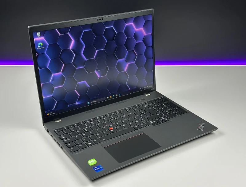 Laptop Lenovo ThinkPad P16s Gen 2 z i7-1360P, 16GB RAM i ekranem 16" FHD+. Mobilna stacja robocza z RTX A500 do pracy projektowej.