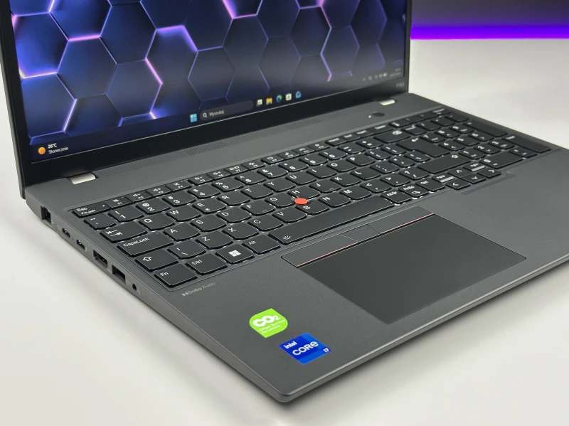 Laptop Lenovo ThinkPad P16s Gen 2 z i7-1360P, 16GB RAM i ekranem 16" FHD+. Mobilna stacja robocza z RTX A500 do pracy projektowej.