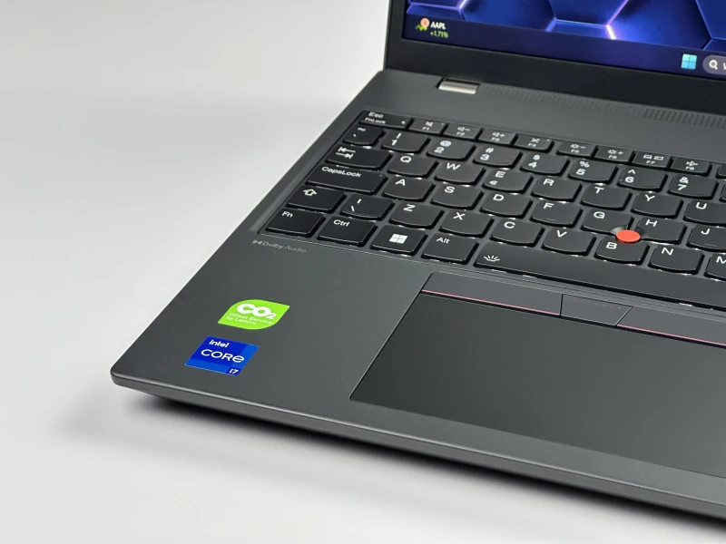 Laptop Lenovo ThinkPad P16s Gen 2 z i7-1360P, 16GB RAM i ekranem 16" FHD+. Mobilna stacja robocza z RTX A500 do pracy projektowej.
