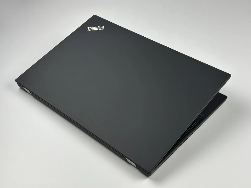 Lenovo ThinkPad T15 Gen 2 z i7-1165G7, 15.6" FHD i Intel Iris Xe. Laptop biznesowy z klawiaturą US, Wi-Fi 6 i solidną konstrukcją ThinkPad. Lenovo ThinkPad T15 Gen 2 z i7-1165G7, 15.6" FHD i Intel Iris Xe. Laptop biznesowy z klawiaturą US, Wi-Fi 6 i solidną konstrukcją ThinkPad.