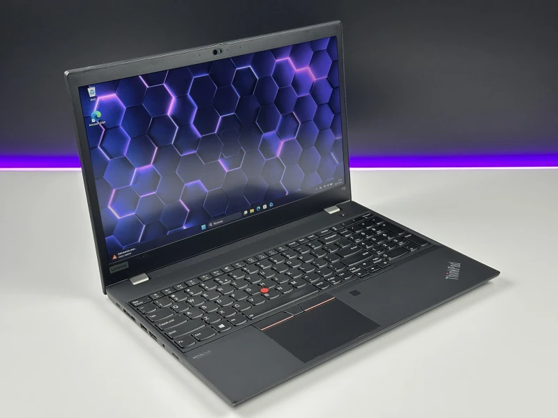 Lenovo ThinkPad T15 Gen 2 z i7-1165G7, 15.6" FHD i Intel Iris Xe. Laptop biznesowy z klawiaturą US, Wi-Fi 6 i solidną konstrukcją ThinkPad.