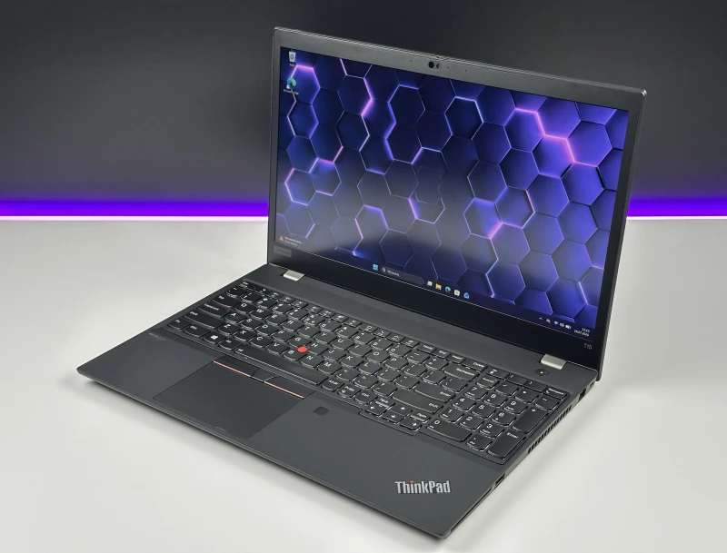 Lenovo ThinkPad T15 Gen 2 z i7-1165G7, 15.6" FHD i Intel Iris Xe. Laptop biznesowy z klawiaturą US, Wi-Fi 6 i solidną konstrukcją ThinkPad.