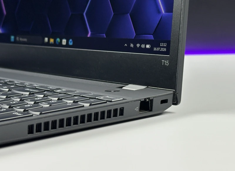 Lenovo ThinkPad T15 Gen 2 z i7-1165G7, 15.6" FHD i Intel Iris Xe. Laptop biznesowy z klawiaturą US, Wi-Fi 6 i solidną konstrukcją ThinkPad.