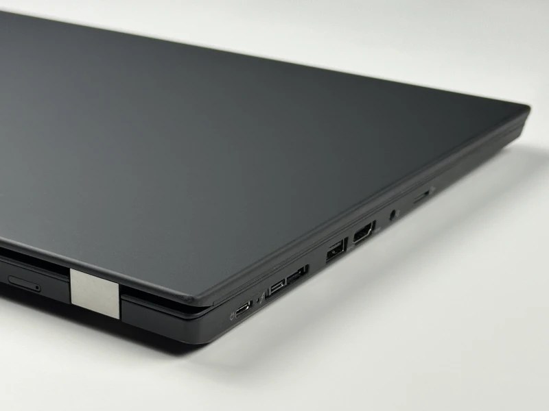 Lenovo ThinkPad T15 Gen 2 z i5-1135G7, ekranem 15.6" FHD i klawiaturą US. Biznesowy laptop z Intel Iris Xe i obsługą Thunderbolt 4.