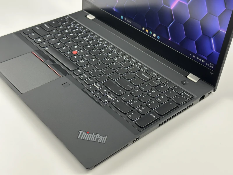 Lenovo ThinkPad T15 Gen 2 z i5-1135G7, ekranem 15.6" FHD i klawiaturą US. Biznesowy laptop z Intel Iris Xe i obsługą Thunderbolt 4.